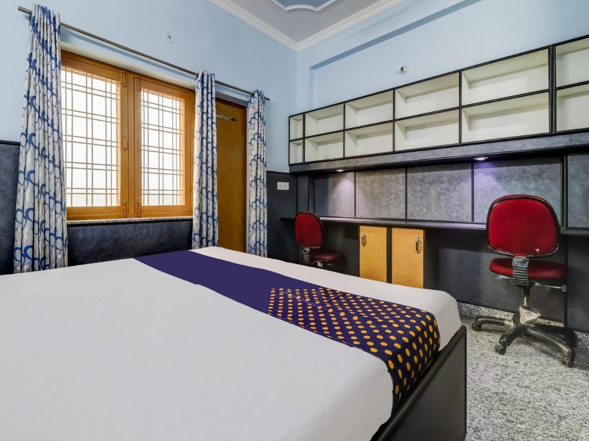 Spot On 82236 Aryan Home Stay Jhājra Esterno foto